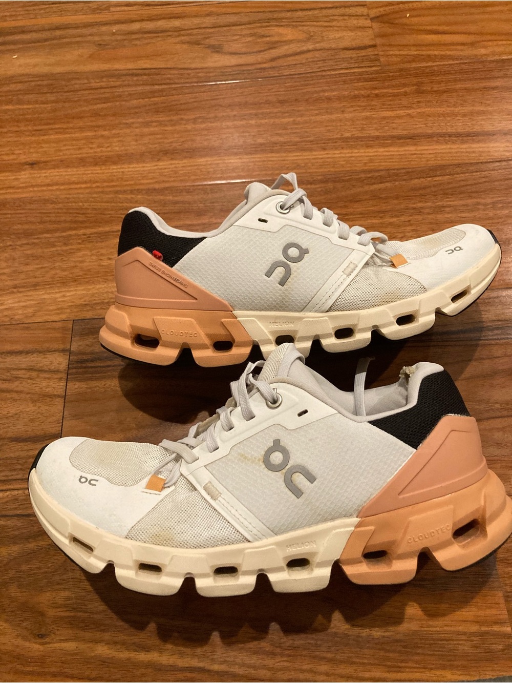 On Cloudflyer Running Women’s Shoes Sneakers Size 8 White Coral Peach Oncloud